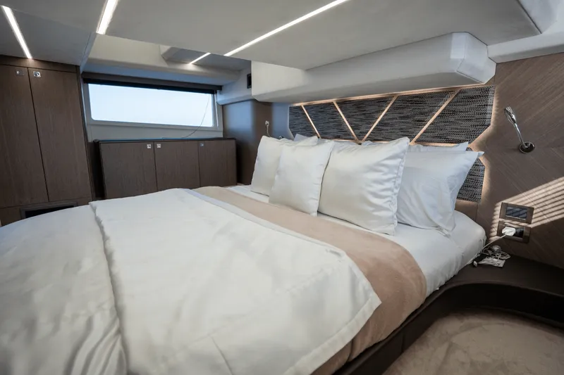 Slide: The Image of Galeon 410 HTC 2021 - 31