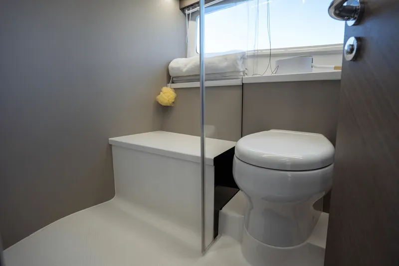 Slide: The Image of Galeon 410 HTC 2021 - 33