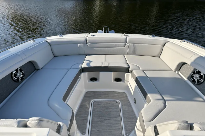 Slide: The Image of Sea Ray 290 SDX OB 2023 - 12