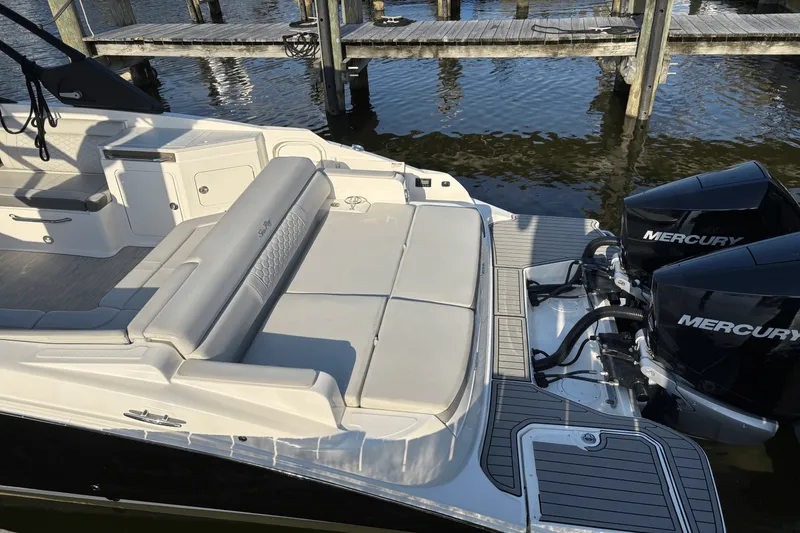 Slide: The Image of Sea Ray 290 SDX OB 2023 - 16