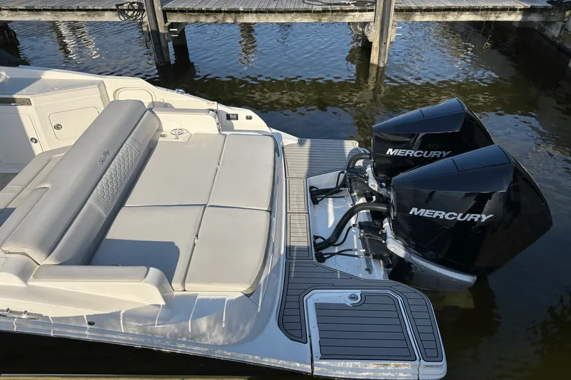 Slide: The Image of Sea Ray 290 SDX OB 2023 - 17
