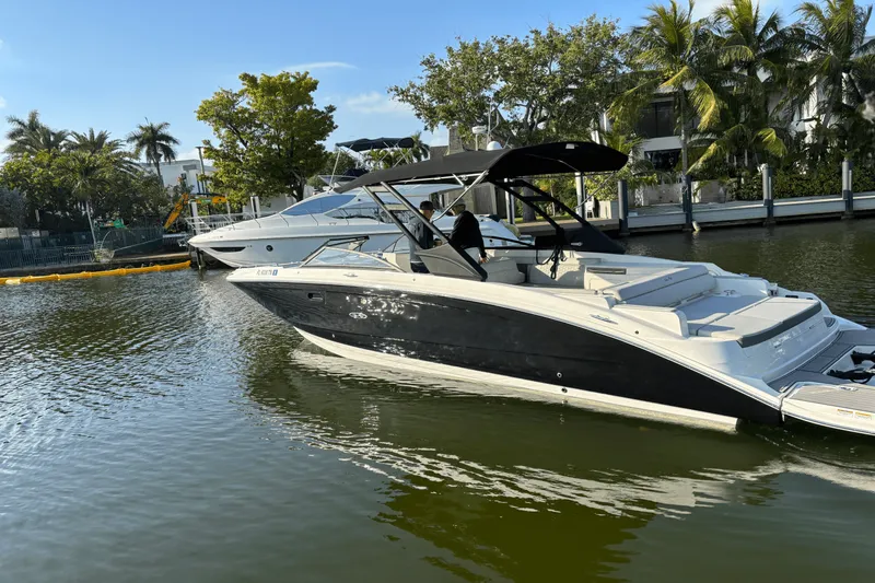 Slide: The Image of Sea Ray 290 SDX OB 2023 - 2
