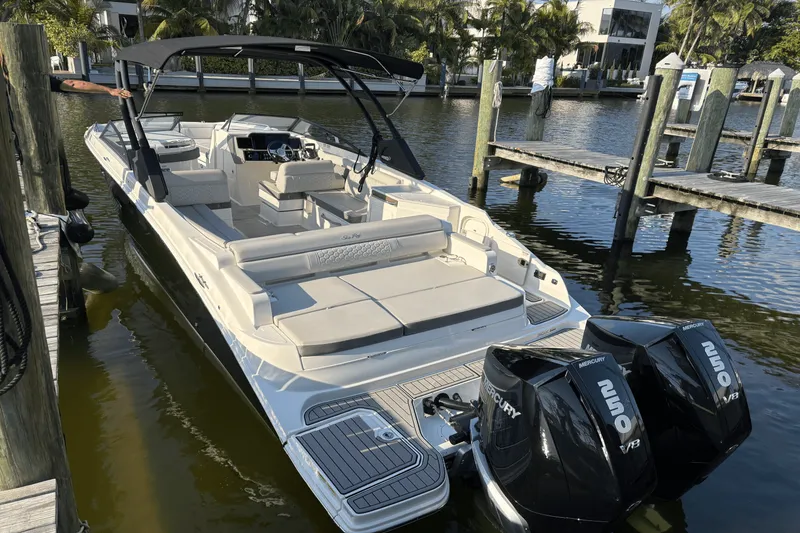 Slide: The Image of Sea Ray 290 SDX OB 2023 - 21