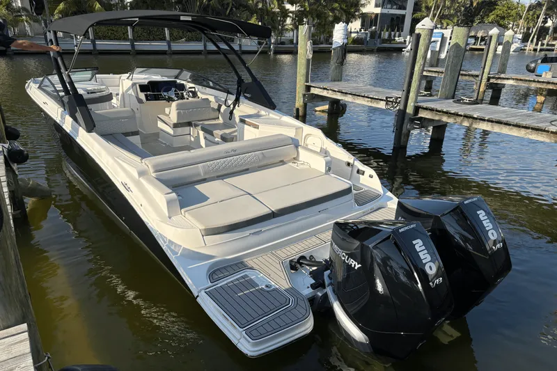 Slide: The Image of Sea Ray 290 SDX OB 2023 - 22