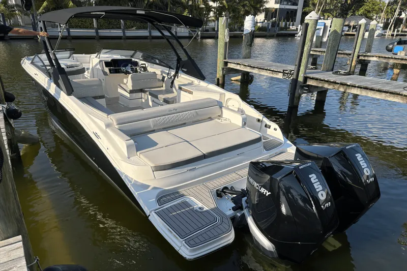 Slide: The Image of Sea Ray 290 SDX OB 2023 - 23