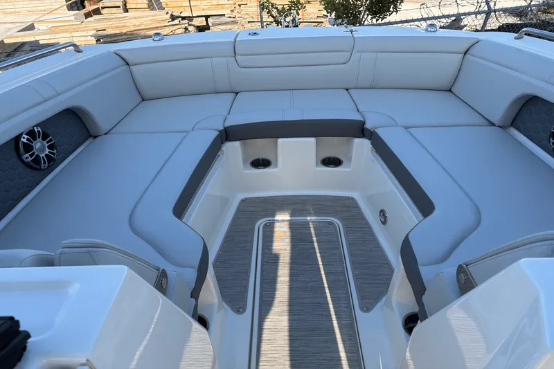 Slide: The Image of Sea Ray 290 SDX OB 2023 - 27