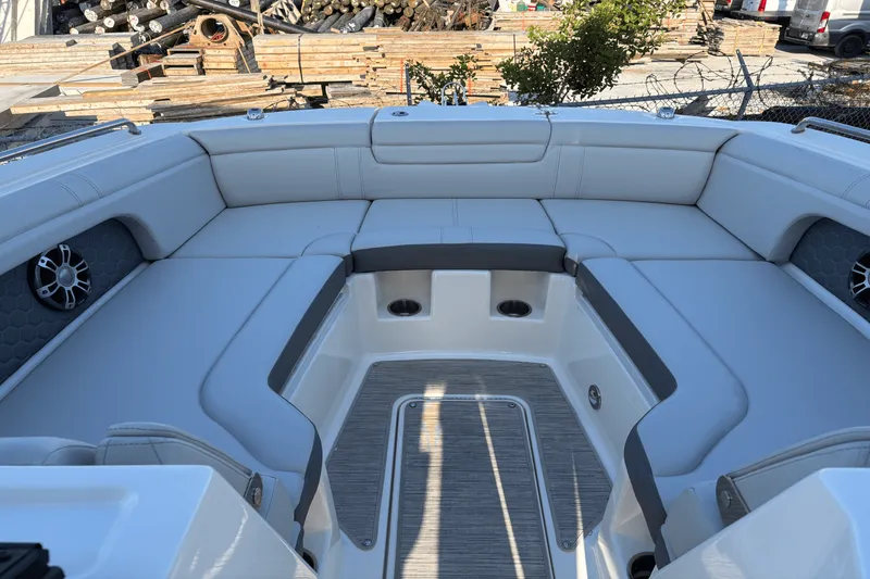 Slide: The Image of Sea Ray 290 SDX OB 2023 - 28