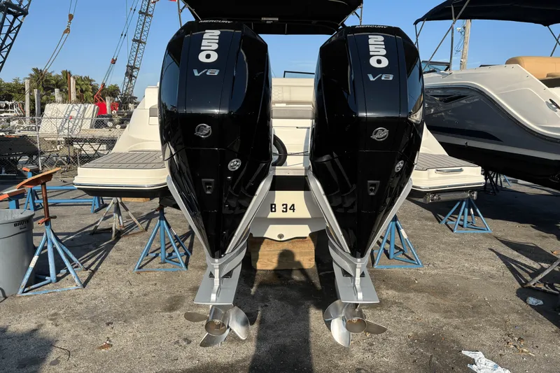 Slide: The Image of Sea Ray 290 SDX OB 2023 - 37