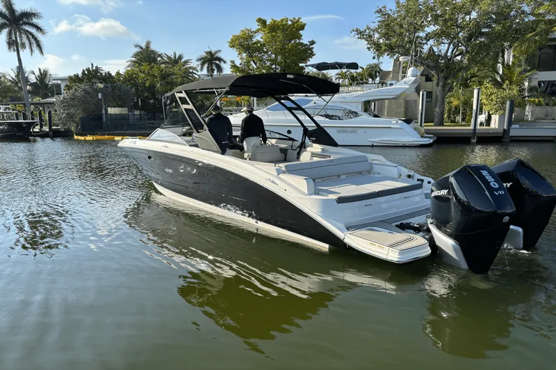 Slide: The Image of Sea Ray 290 SDX OB 2023 - 4