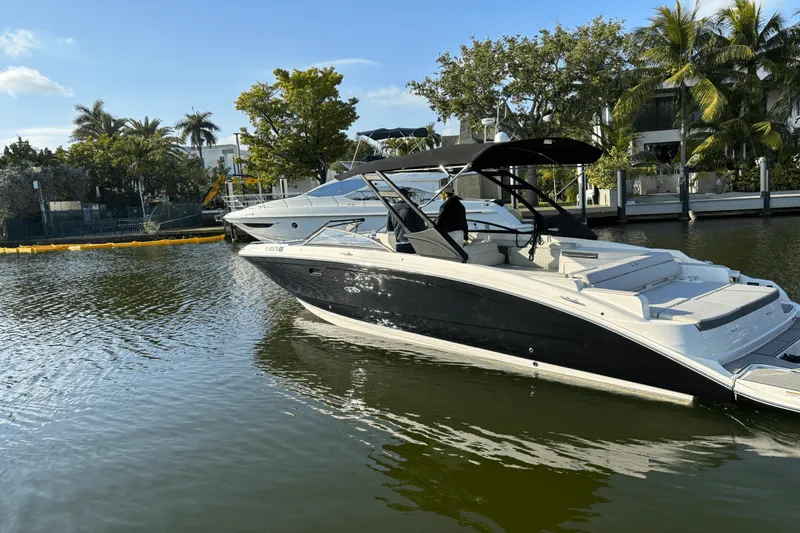 Slide: The Image of Sea Ray 290 SDX OB 2023 - 9