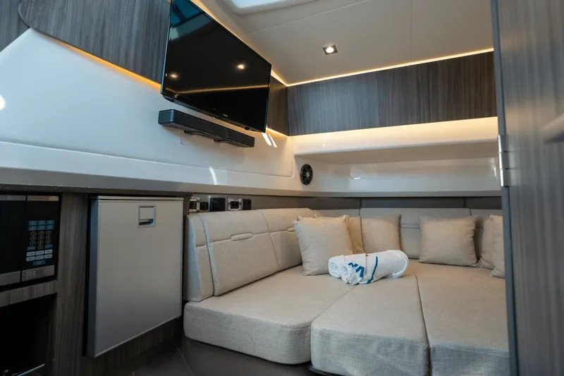 Slide: The Image of Sea Ray 400 SLX OB 2023 - 15