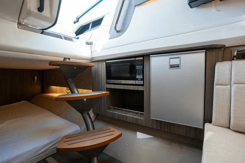 Slide: The Image of Sea Ray 400 SLX OB 2023 - 16