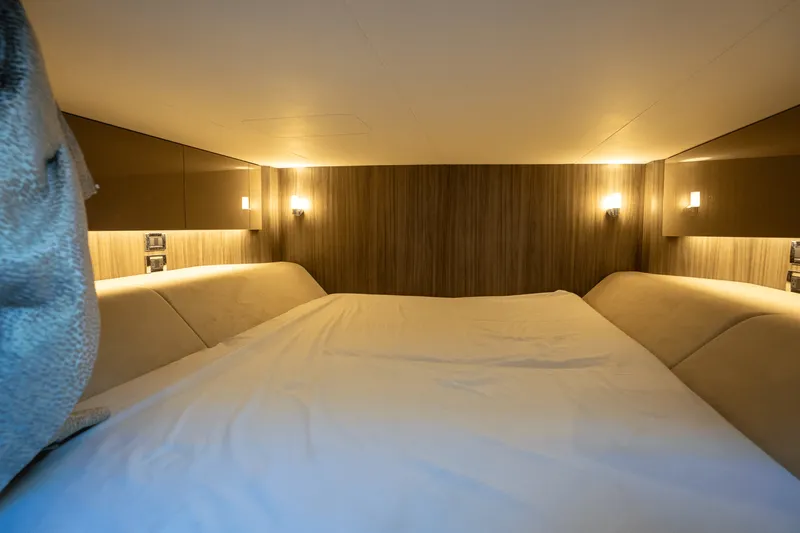 Slide: The Image of Sea Ray 400 SLX OB 2023 - 18