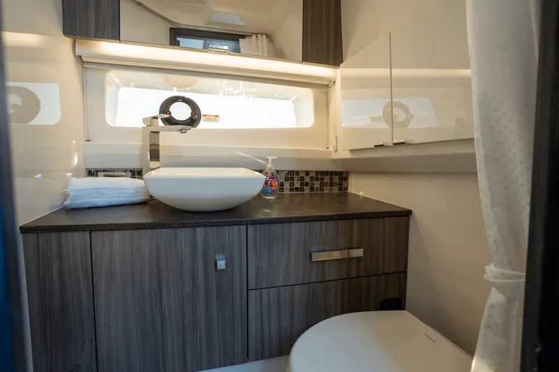 Slide: The Image of Sea Ray 400 SLX OB 2023 - 20