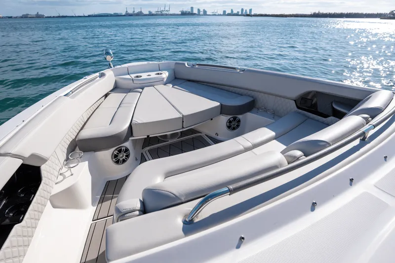 Slide: The Image of Sea Ray 400 SLX OB 2023 - 22