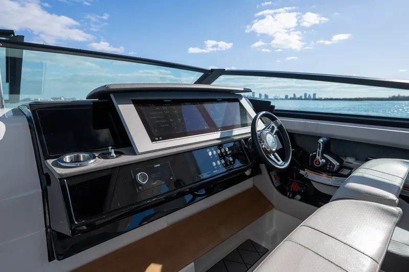 Slide: The Image of Sea Ray 400 SLX OB 2023 - 24