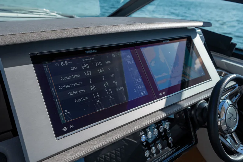 Slide: The Image of Sea Ray 400 SLX OB 2023 - 25