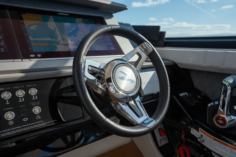 Slide: The Image of Sea Ray 400 SLX OB 2023 - 26