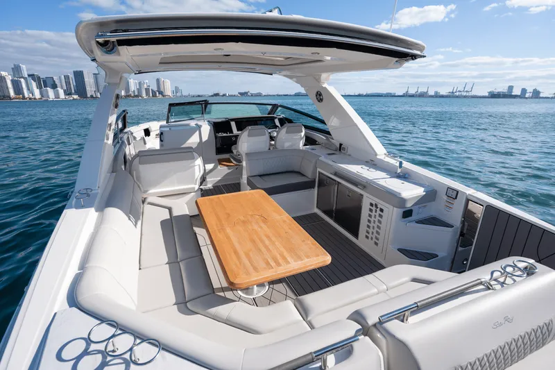 Slide: The Image of Sea Ray 400 SLX OB 2023 - 29