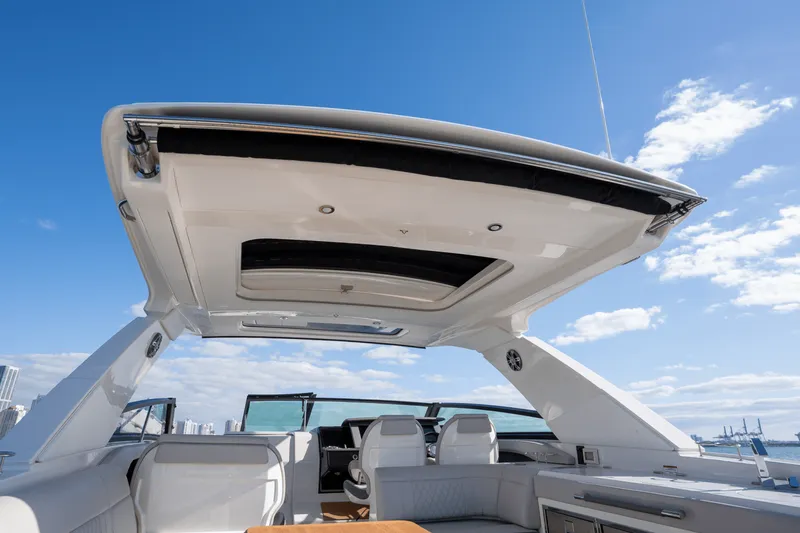 Slide: The Image of Sea Ray 400 SLX OB 2023 - 30