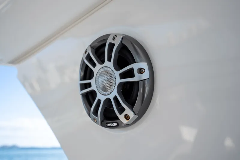 Slide: The Image of Sea Ray 400 SLX OB 2023 - 37