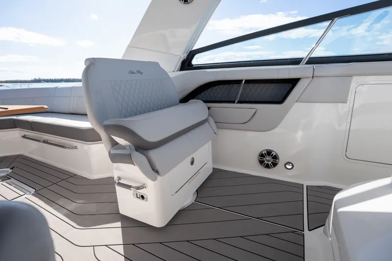 Slide: The Image of Sea Ray 400 SLX OB 2023 - 39