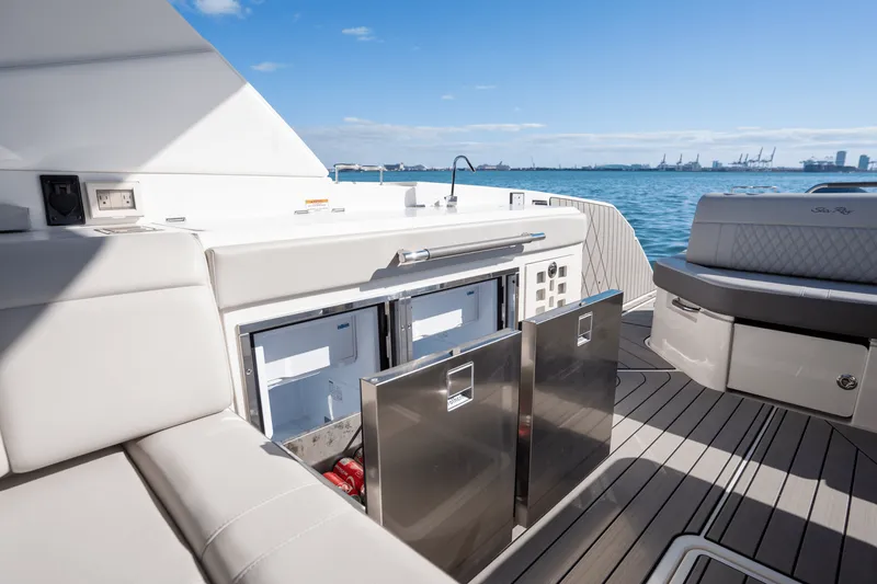 Slide: The Image of Sea Ray 400 SLX OB 2023 - 40