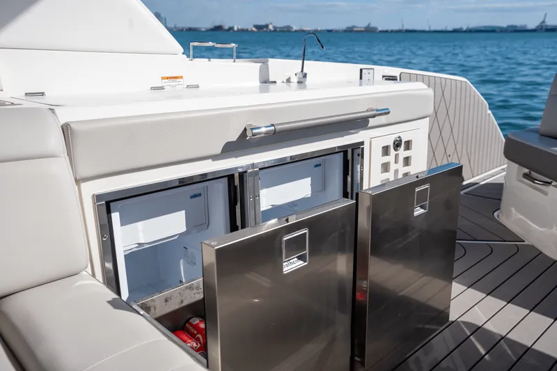 Slide: The Image of Sea Ray 400 SLX OB 2023 - 41