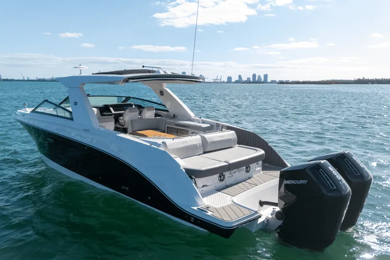 Slide: The Image of Sea Ray 400 SLX OB 2023 - 5