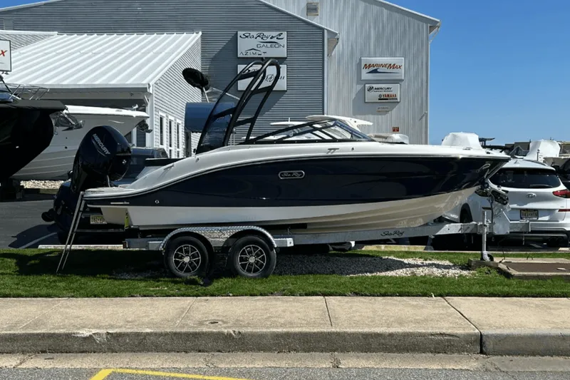 The Image of Sea Ray SPX 190 Outboard 2025 - 0