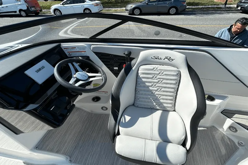 Slide: The Image of Sea Ray SPX 190 Outboard 2025 - 11