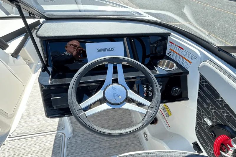 Slide: The Image of Sea Ray SPX 190 Outboard 2025 - 12