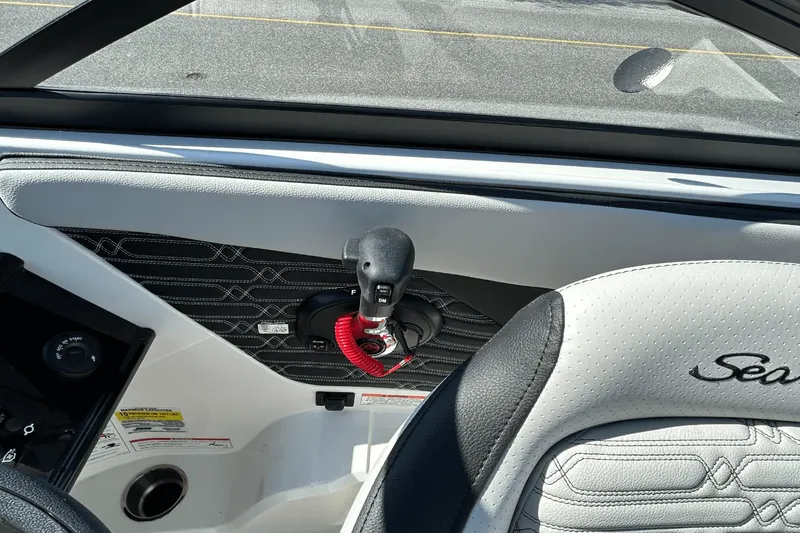 Slide: The Image of Sea Ray SPX 190 Outboard 2025 - 14