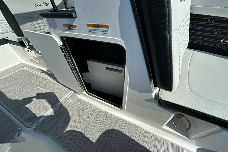 Slide: The Image of Sea Ray SPX 190 Outboard 2025 - 18