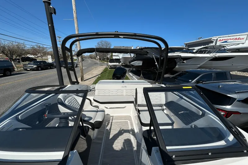 Slide: The Image of Sea Ray SPX 190 Outboard 2025 - 19