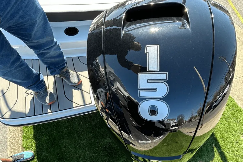 Slide: The Image of Sea Ray SPX 190 Outboard 2025 - 2