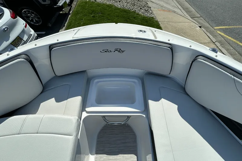 Slide: The Image of Sea Ray SPX 190 Outboard 2025 - 22