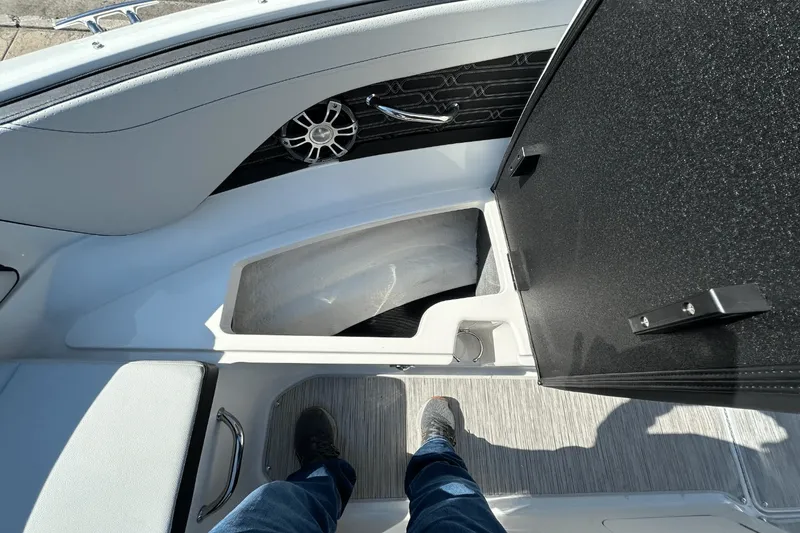 Slide: The Image of Sea Ray SPX 190 Outboard 2025 - 23