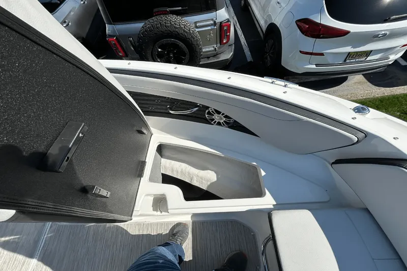 Slide: The Image of Sea Ray SPX 190 Outboard 2025 - 24