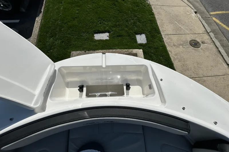 Slide: The Image of Sea Ray SPX 190 Outboard 2025 - 26