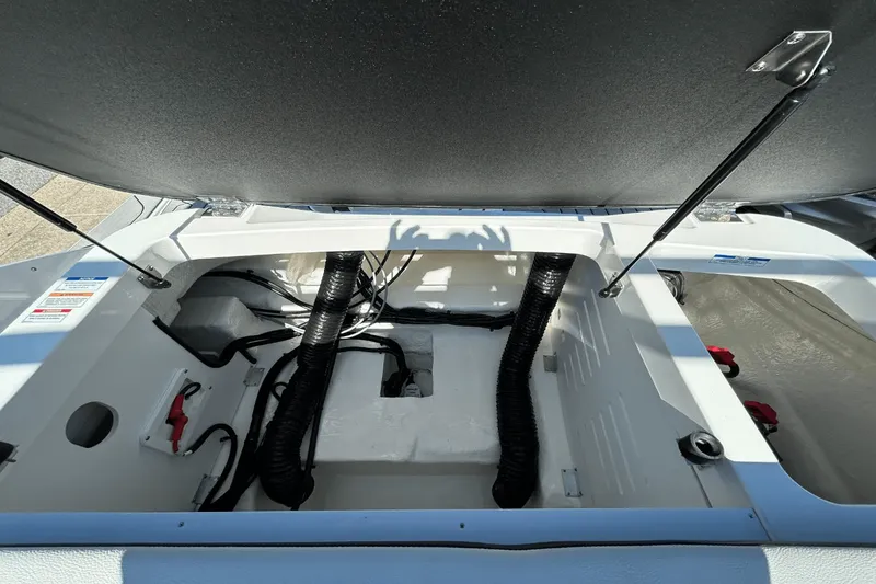 Slide: The Image of Sea Ray SPX 190 Outboard 2025 - 27