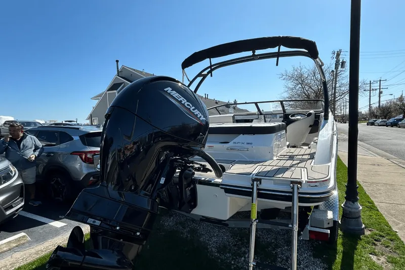 Slide: The Image of Sea Ray SPX 190 Outboard 2025 - 3