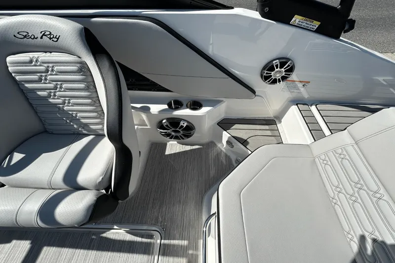 Slide: The Image of Sea Ray SPX 190 Outboard 2025 - 5