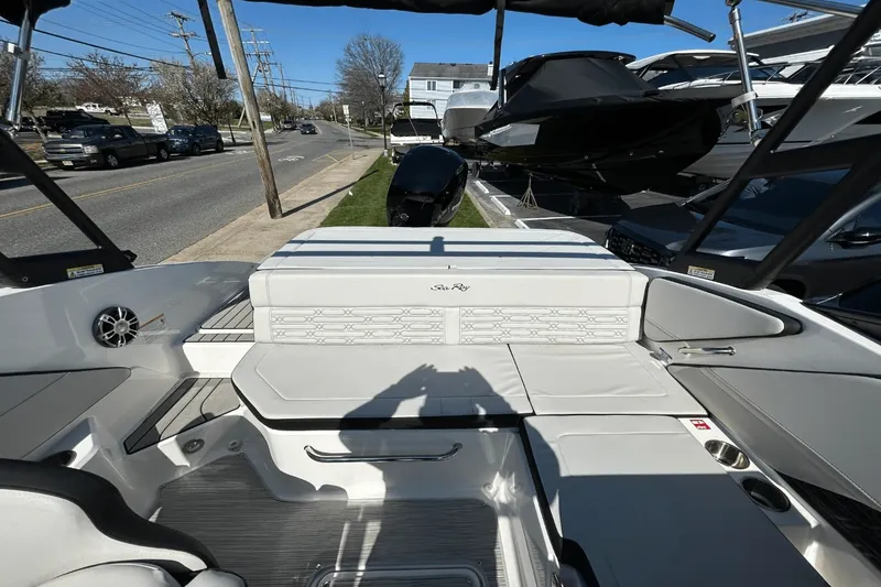 Slide: The Image of Sea Ray SPX 190 Outboard 2025 - 6