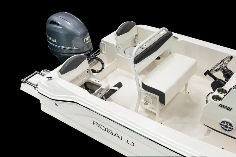 Slide: The Image of Robalo R160 2026 - 6