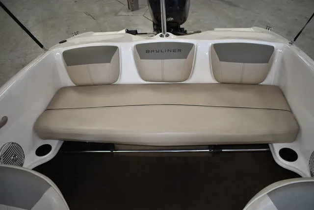 Slide: The Image of Bayliner 160 Bowrider 2016 - 16