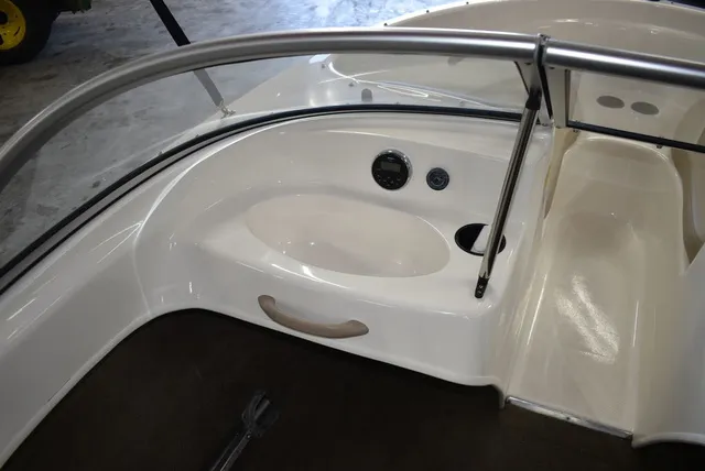 Slide: The Image of Bayliner 160 Bowrider 2016 - 21