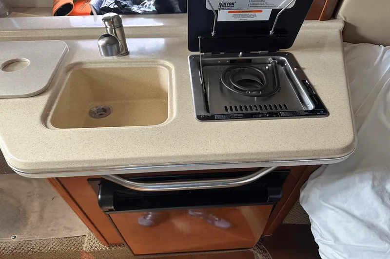 Slide: The Image of Sea Ray 280 SUNDANCER 2012 - 17