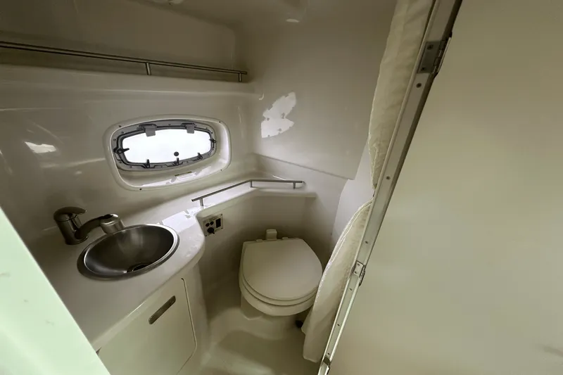 Slide: The Image of Sea Ray 280 SUNDANCER 2012 - 21