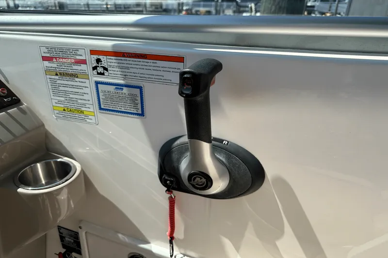 Slide: The Image of Sea Ray 280 SUNDANCER 2012 - 9